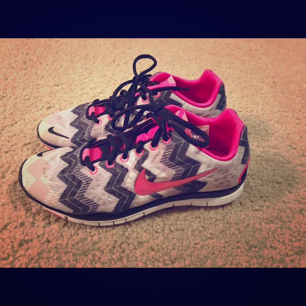 Excellent used condition Nike sneakers! Size 6.5